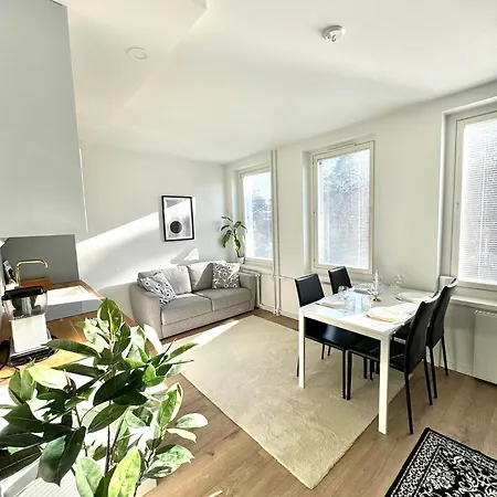 Designin Golden In The Center - Near Saerkaenniemi Apartment